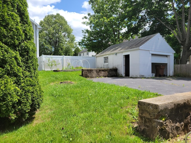 26 King St, Shelton, CT 06484 - view of yard featuring an outbuilding and a detached garage