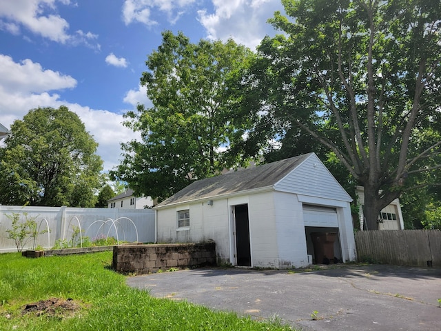 26 King St, Shelton, CT 06484 - view of detached garage