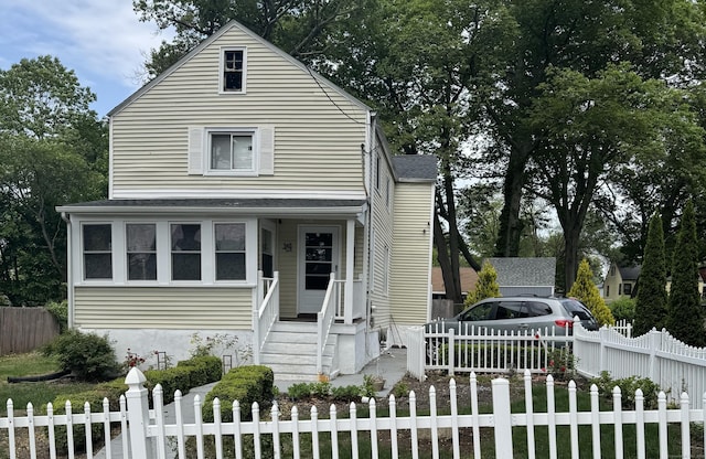 52 Platt St, Bridgeport, CT 06606 - view of front of home featuring a fenced front yard