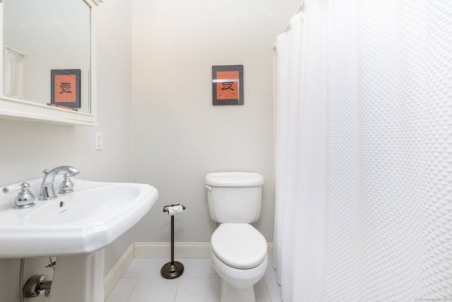 133 Hoop Pole Hill Rd, Woodbury, CT 06798 - full bath with toilet, baseboards, tile patterned floors, and a shower with shower curtain