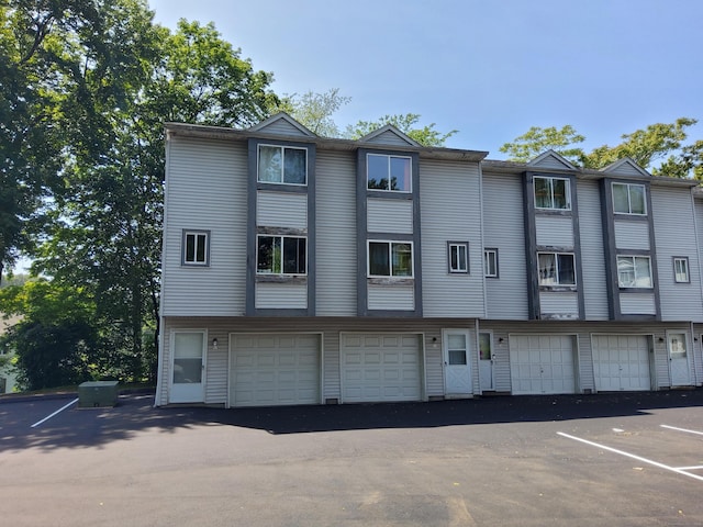 35 Pearl Lake Rd Apt B, Waterbury, CT 06706 - photo 1