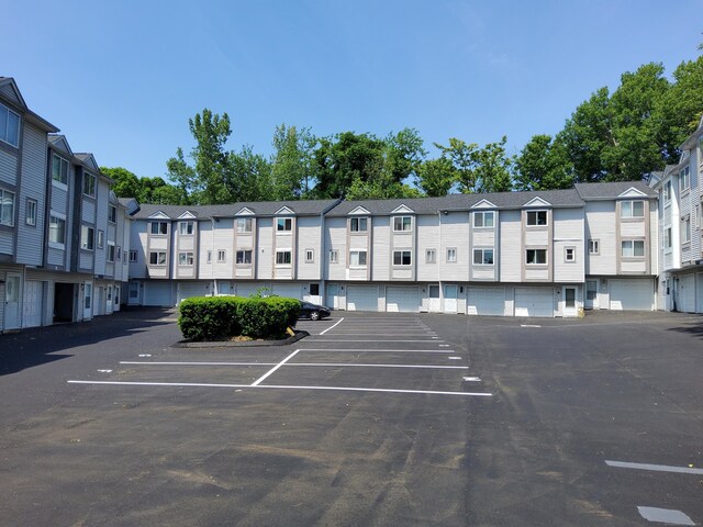 35 Pearl Lake Rd Apt B, Waterbury, CT 06706 - photo 2