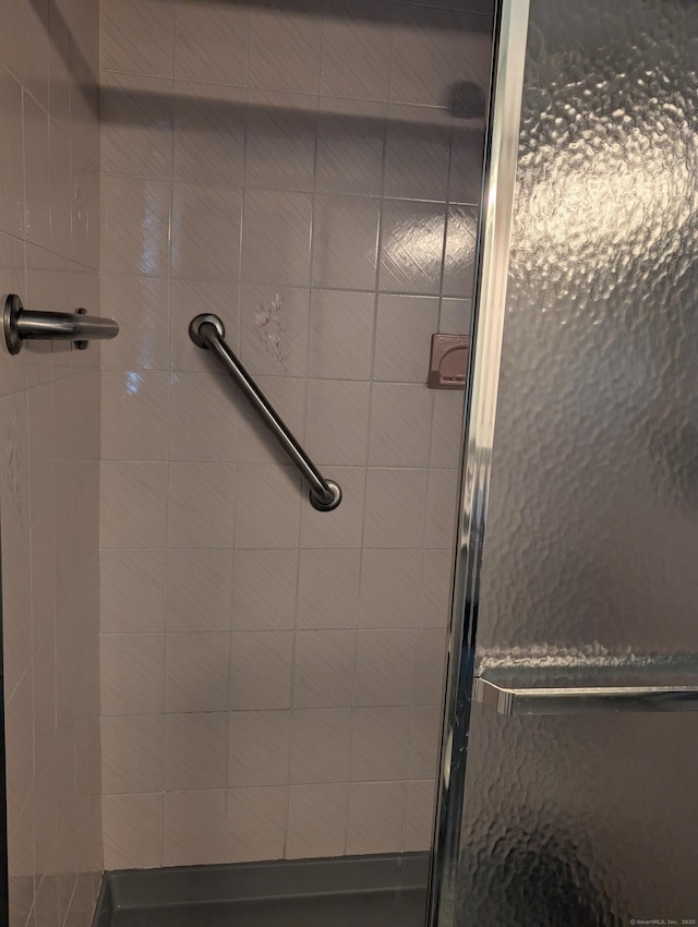 1060 Still Hill Rd, Hamden, CT 06518 - bathroom with a stall shower