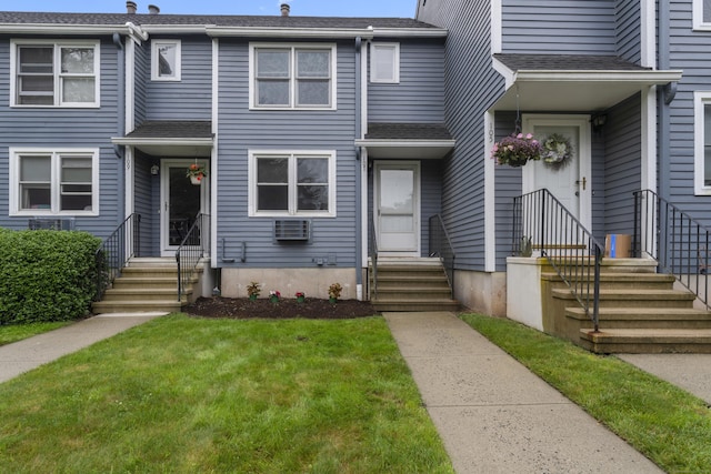 107 Greens Loop, Cheshire, CT 06410 - townhome / multi-family property with roof with shingles, a wall mounted air conditioner, a front yard, and entry steps