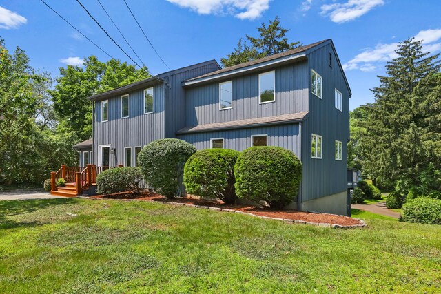 15 Grumman Ave, Norwalk, CT 06851 - view of front of property with a front lawn