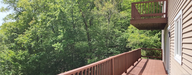 552 Squaw Rock Rd, Plainfield, CT 06354 - balcony featuring a view of trees