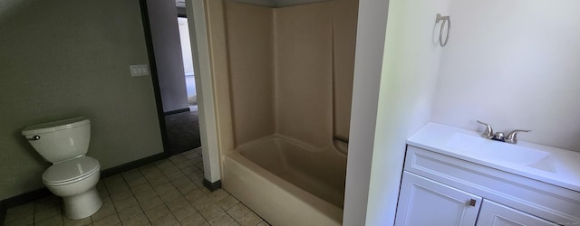 552 Squaw Rock Rd, Plainfield, CT 06354 - bathroom featuring toilet, vanity, tile patterned floors, and washtub / shower combination