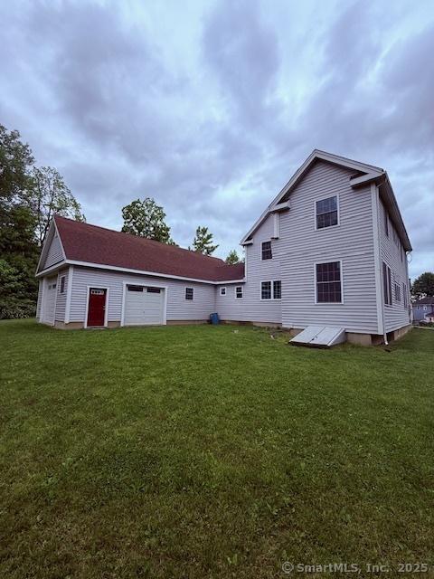 15 Suffield St, Windsor Locks, CT 06096 - rear view of house with a yard