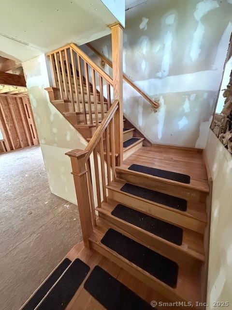 15 Suffield St, Windsor Locks, CT 06096 - view of stairway