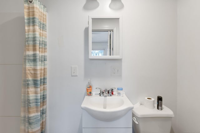 209 Pequot Ave, New London, CT 06320 - full bath featuring vanity, toilet, and a shower with curtain