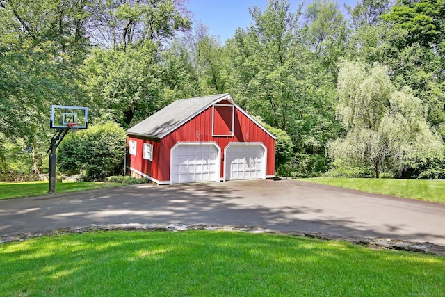 151 Woodridge Dr, New Canaan, CT 06840 - view of detached garage