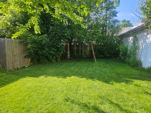102 Mapleton St, Hartford, CT 06114 - view of yard featuring a playground