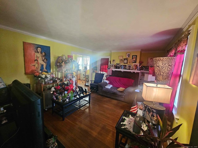 102 Mapleton St, Hartford, CT 06114 - living area with wood finished floors and ornamental molding