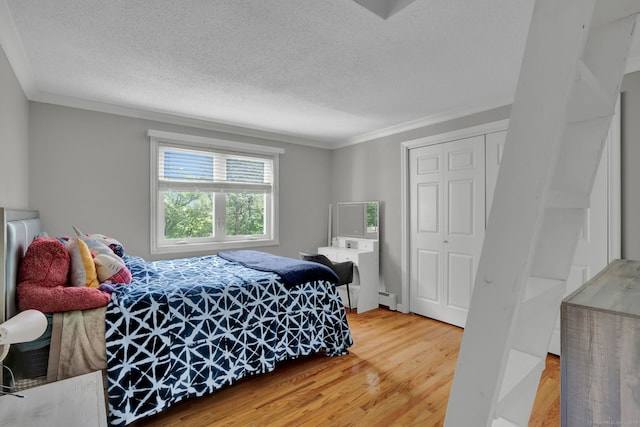 2 Pent Rd, Bloomfield, CT 06002 - bedroom featuring crown molding, wood finished floors, a textured ceiling, and a closet