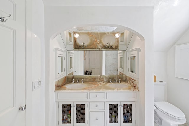6 Over Rock Ln, Westport, CT 06880 - full bath with double vanity and toilet