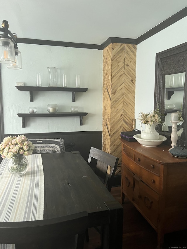 66 S 3rd St, Meriden, CT 06451 - dining room with ornamental molding