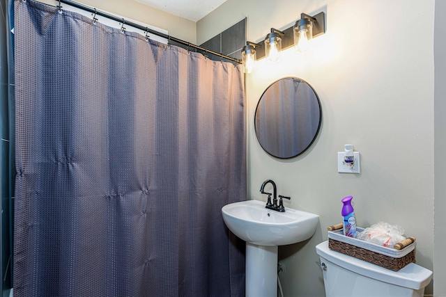 98 Gorham Ave, Hamden, CT 06514 - full bathroom featuring toilet and a shower with curtain