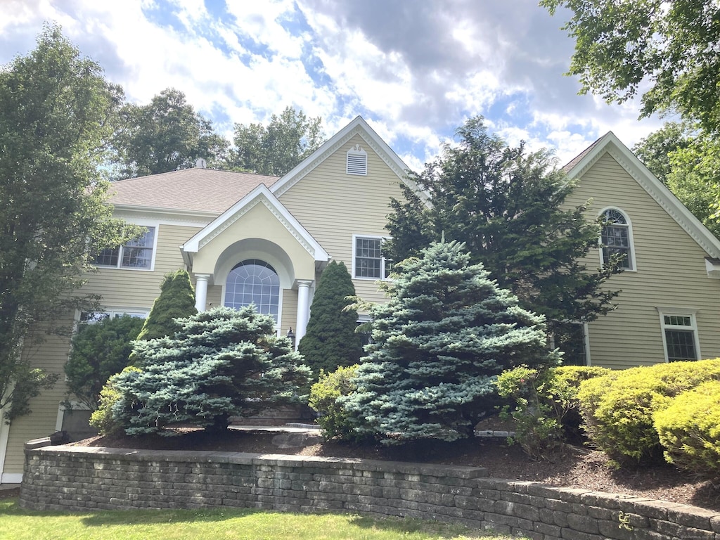 3 Magellan Ln, Easton, CT 06612 - view of front of house