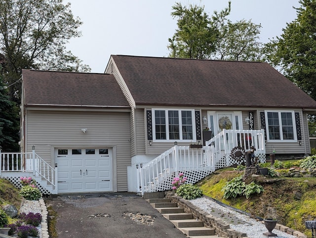 101 Chipper Rd, Waterbury, CT 06704 - new england style home featuring asphalt driveway