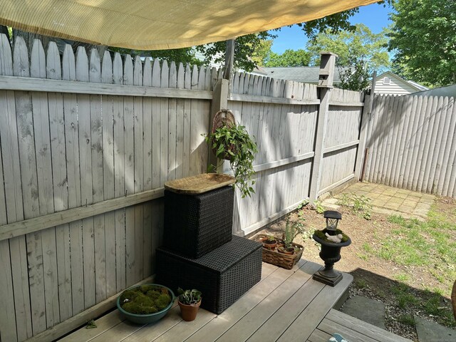 28 1st St, Madison, CT 06443 - view of yard