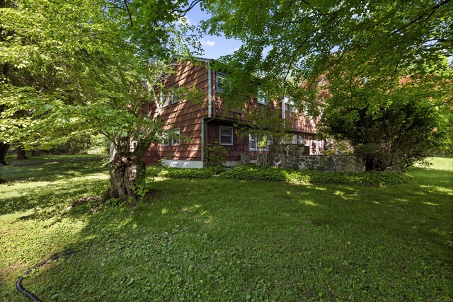 337 Woodbine Rd, Stamford, CT 06903 - view of grassy yard