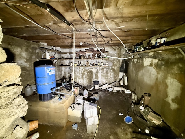 70 E Hill Rd, Canton, CT 06019 - unfinished below grade area with a water pressure tank