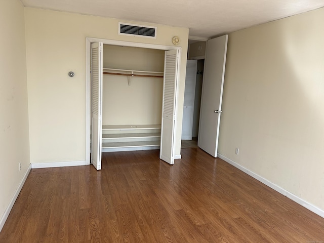 1 Gold St Apt 21G, Hartford, CT 06103 - unfurnished bedroom with wood finished floors, a closet, and baseboards
