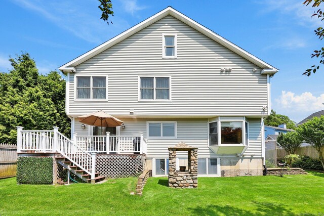 15 Oakledge Cir, Norwalk, CT 06854 - back of property with a deck