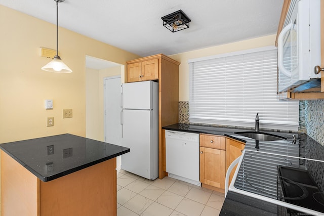 201 Baxter Rd Apt D, Mansfield, CT 06268 - kitchen featuring white appliances, a sink, dark countertops, pendant lighting, and a peninsula