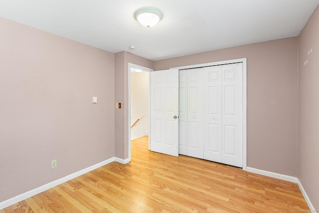 201 Baxter Rd Apt D, Mansfield, CT 06268 - unfurnished bedroom with light wood-style floors, baseboards, and a closet