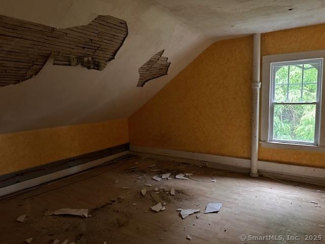 29 Division St, Norwich, CT 06360 - additional living space featuring vaulted ceiling