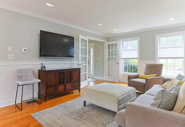 402 Jones Hill Rd, West Haven, CT 06516 - living area featuring crown molding, wood finished floors, wainscoting, and recessed lighting