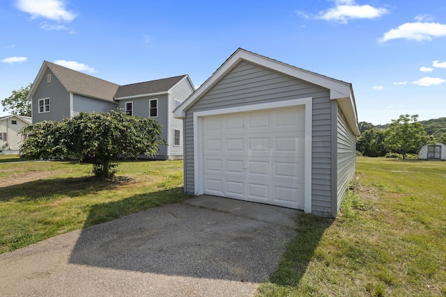 8 Wilson Ave, Waterford, CT 06375 - detached garage featuring asphalt driveway