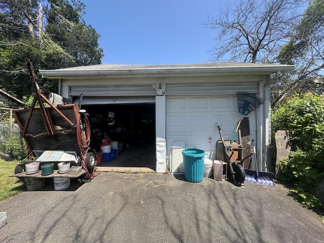 184 Palm St, Hartford, CT 06112 - view of detached garage