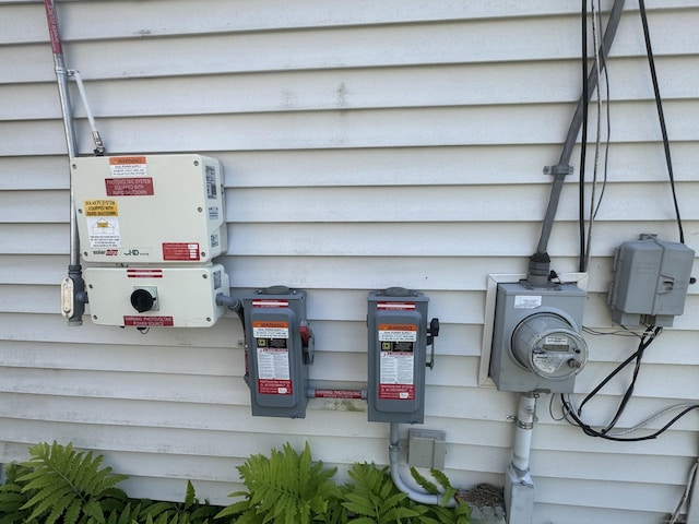 184 Palm St, Hartford, CT 06112 - exterior view of electric meter and related energy utilities
