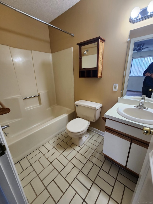280 Brittany Farms Rd Apt C, New Britain, CT 06053 - full bath featuring shower / washtub combination, vanity, and a textured ceiling
