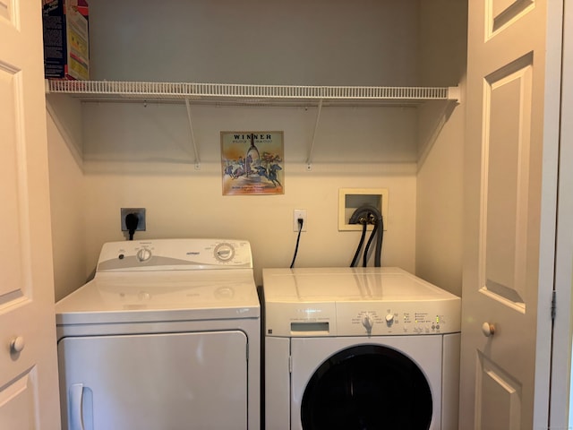 29 Swift St, Branford, CT 06405 - laundry area featuring washer and dryer