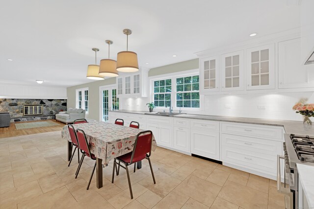 19 Maplecrest Dr, Danbury, CT 06811 - dining space with french doors and recessed lighting