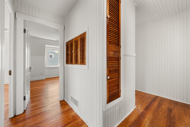 46 Park St, New London, CT 06320 - corridor featuring hardwood / wood-style flooring