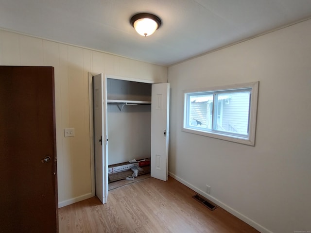 29 Hemlock Dr, Shelton, CT 06484 - unfurnished bedroom featuring light wood-type flooring, a closet, and baseboards