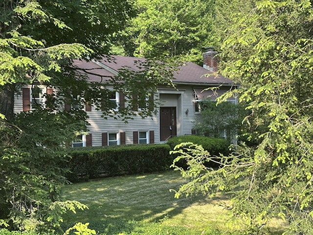35 Chestnut Hill Rd, Simsbury, CT 06092 - view of front of house featuring a chimney, a front yard, and a shingled roof