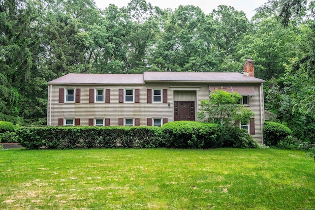 35 Chestnut Hill Rd, Simsbury, CT 06092 - raised ranch featuring a front yard and a chimney