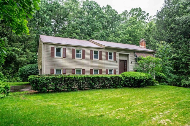 35 Chestnut Hill Rd, Simsbury, CT 06092 - raised ranch featuring a chimney and a front yard