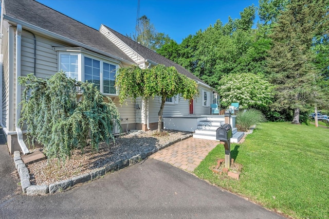 6 Victoria Rd, Portland, CT 06480 - view of front facade featuring a front yard and roof with shingles