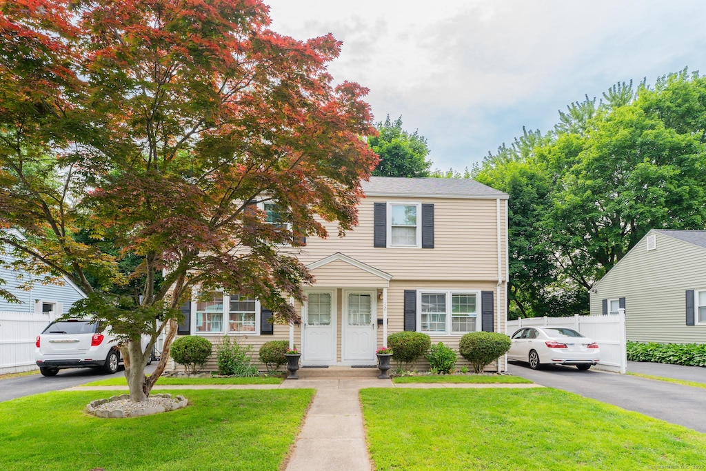 12 Vine Hill Rd, West Hartford, CT 06110 - view of colonial house