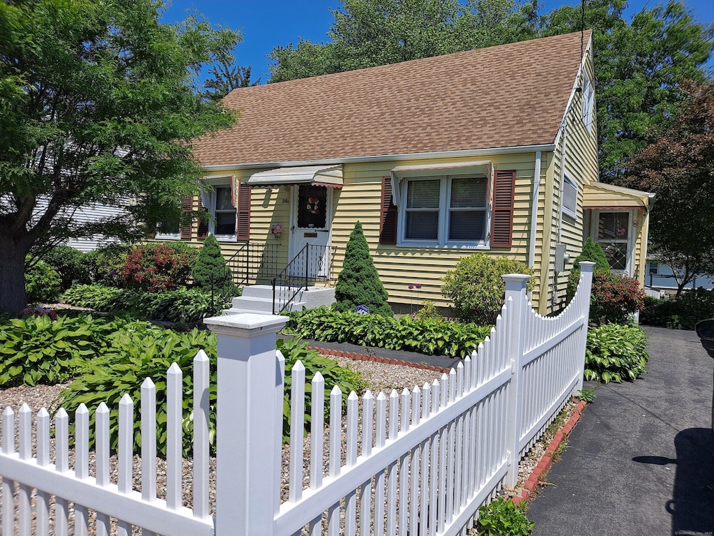 746 Hillside Ave, Hartford, CT 06106 - photo 1
