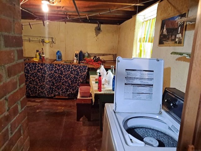 746 Hillside Ave, Hartford, CT 06106 - laundry area featuring washer / clothes dryer