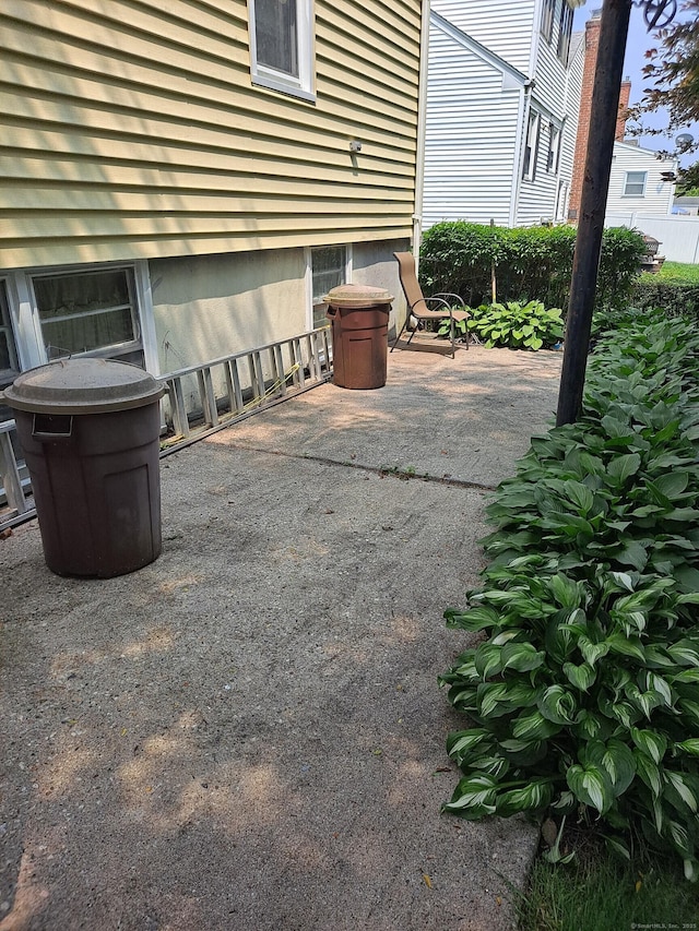 746 Hillside Ave, Hartford, CT 06106 - view of patio / terrace