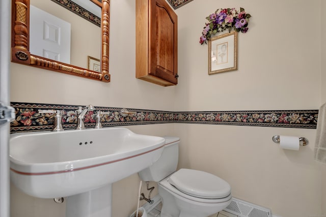 87 Falcon Crest Rd, Middlebury, CT 06762 - bathroom with a sink and toilet