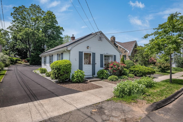 36 State St, Guilford, CT 06437 - view of front of property featuring a chimney